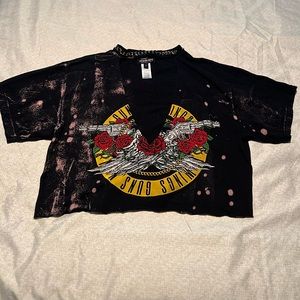 Fashion Nova V-neck Graphic Crop Top